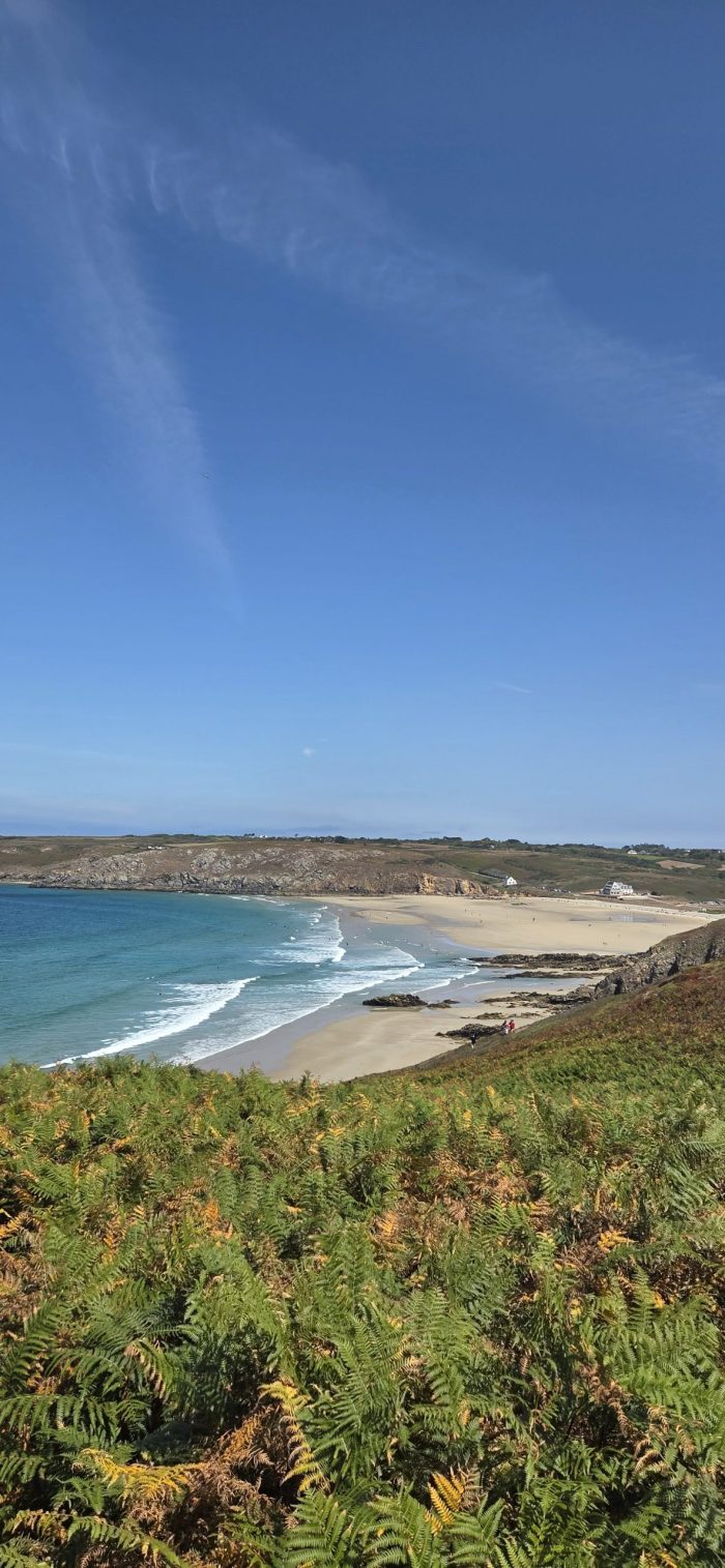 photo de la baie des trépassés depuis le gr34